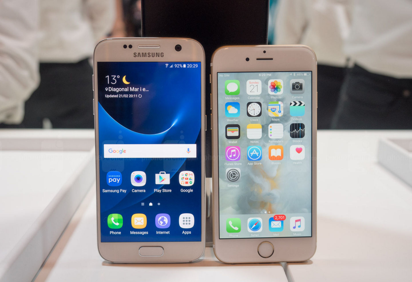 Samsung s7 vs Apple iphone 6s. Iphone 6s vs Samsung Galaxy s6. Самсунг галакси айфон 7. Samsung Galaxy s7 Mini. Айфон и галакси сравнение